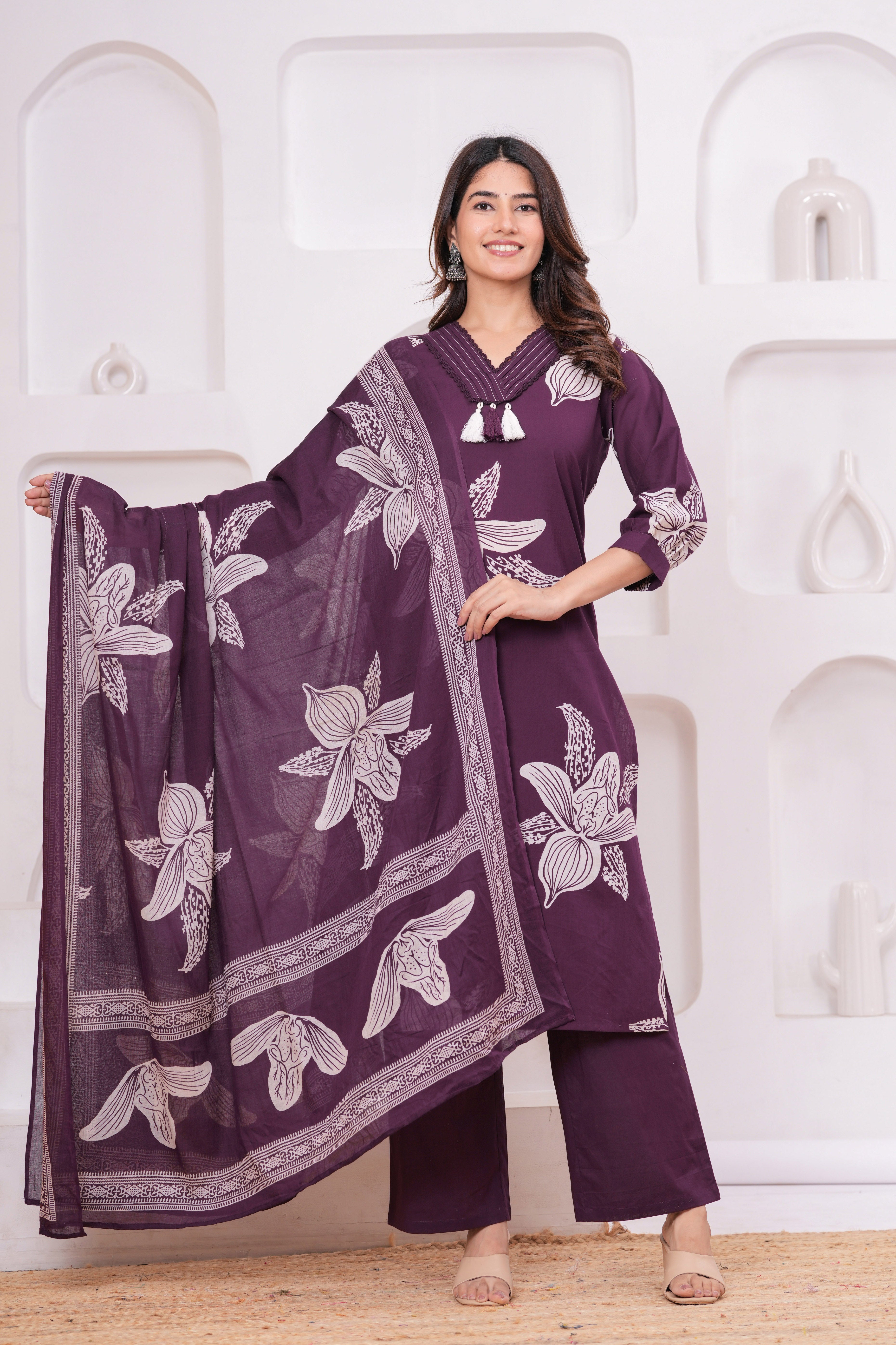 Elegant Floral Print three Piece Suit Set with Pintex V-Neck