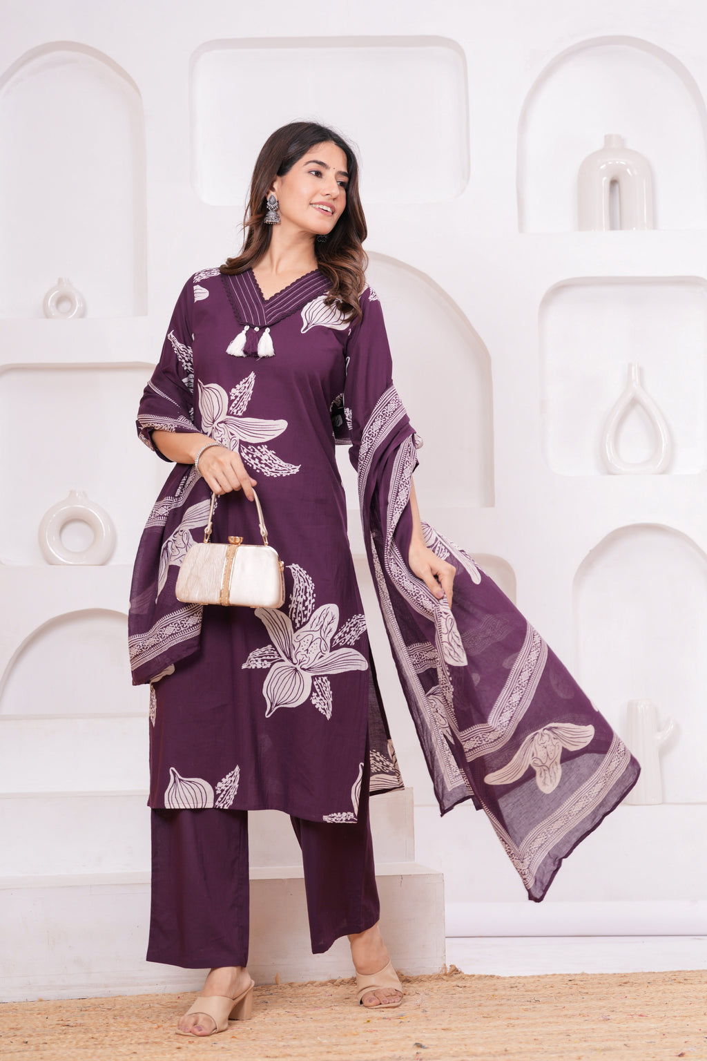 Elegant Floral Print three Piece Suit Set with Pintex V-Neck