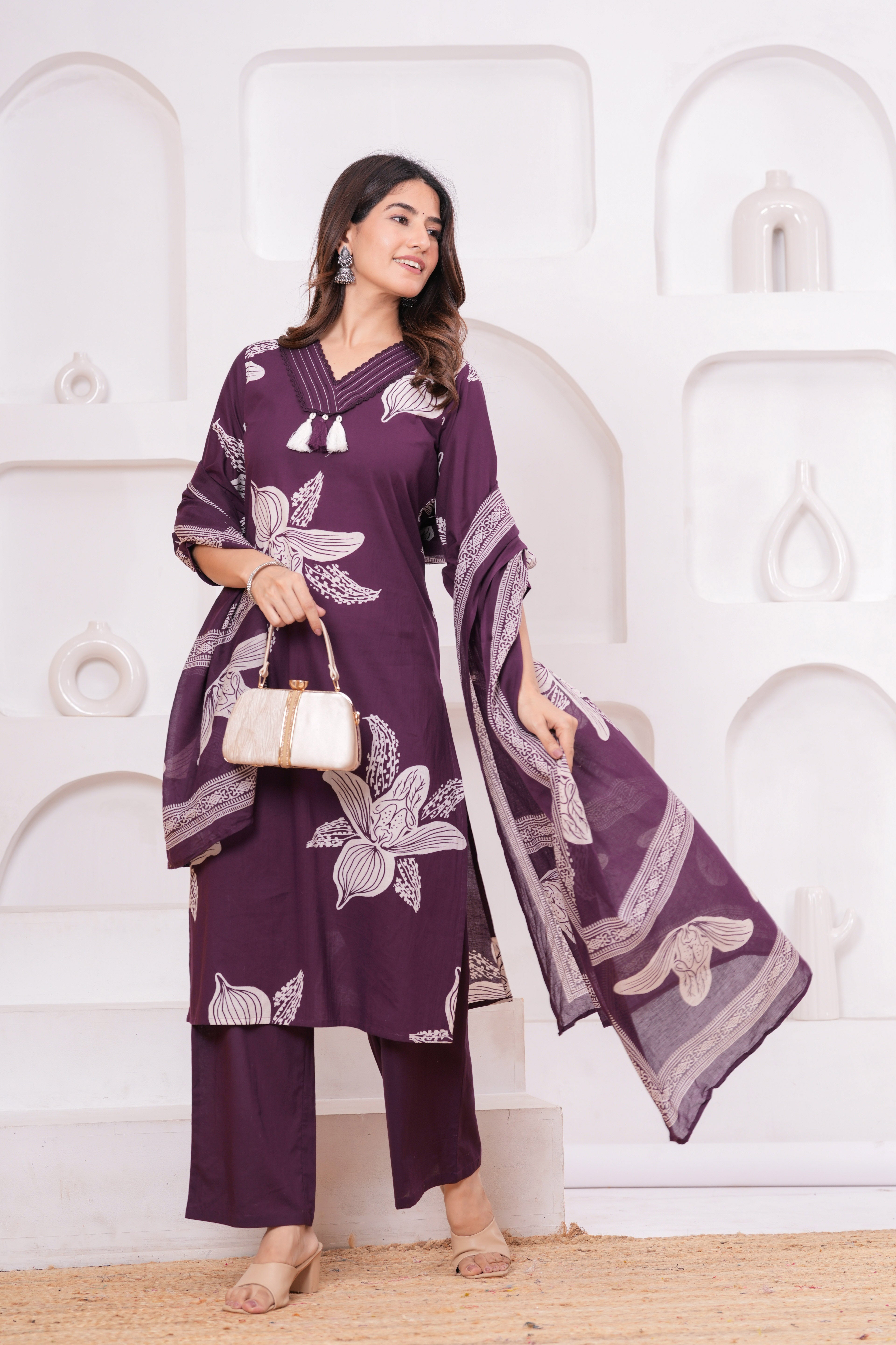 Elegant Floral Print three Piece Suit Set with Pintex V-Neck