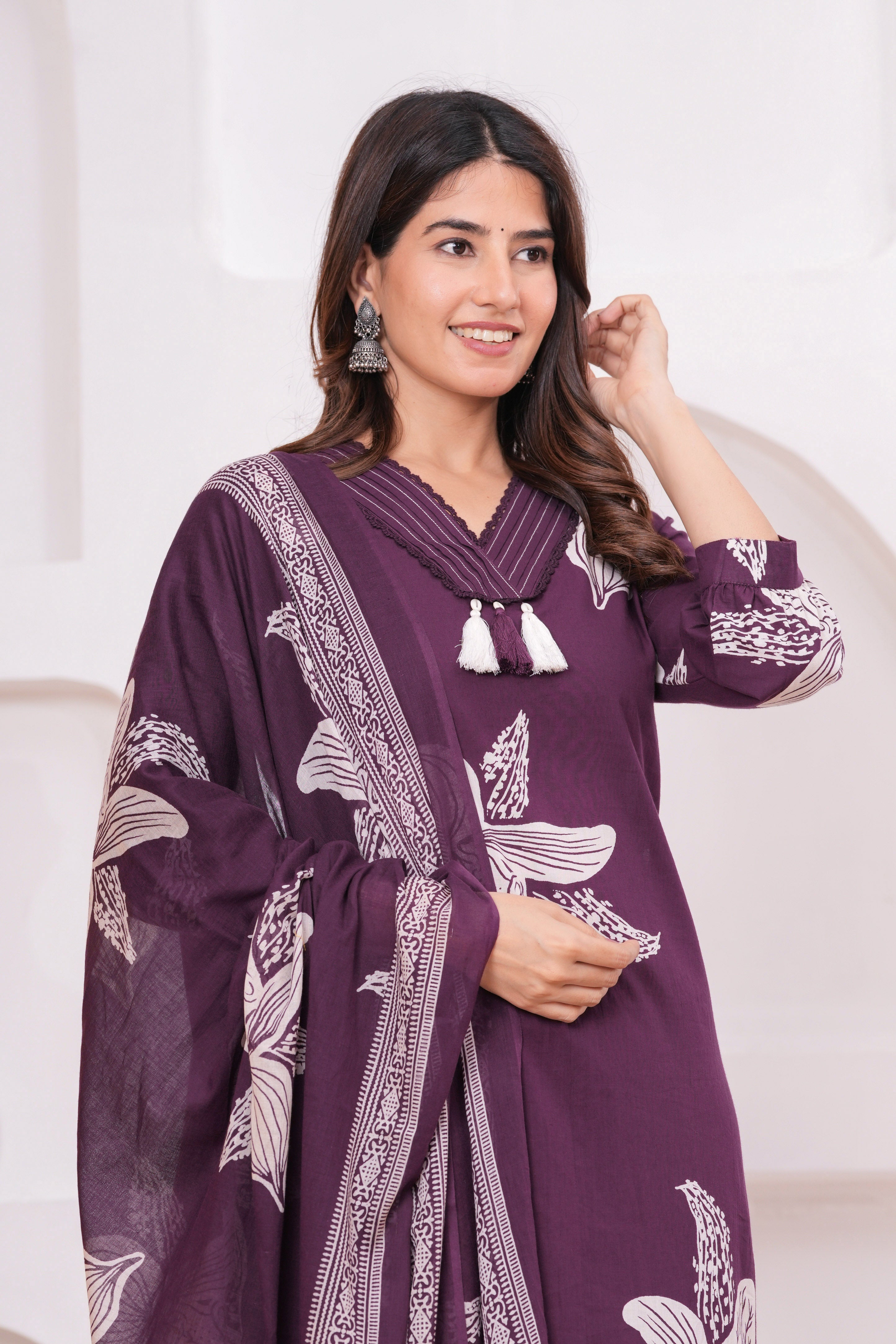 Elegant Floral Print three Piece Suit Set with Pintex V-Neck