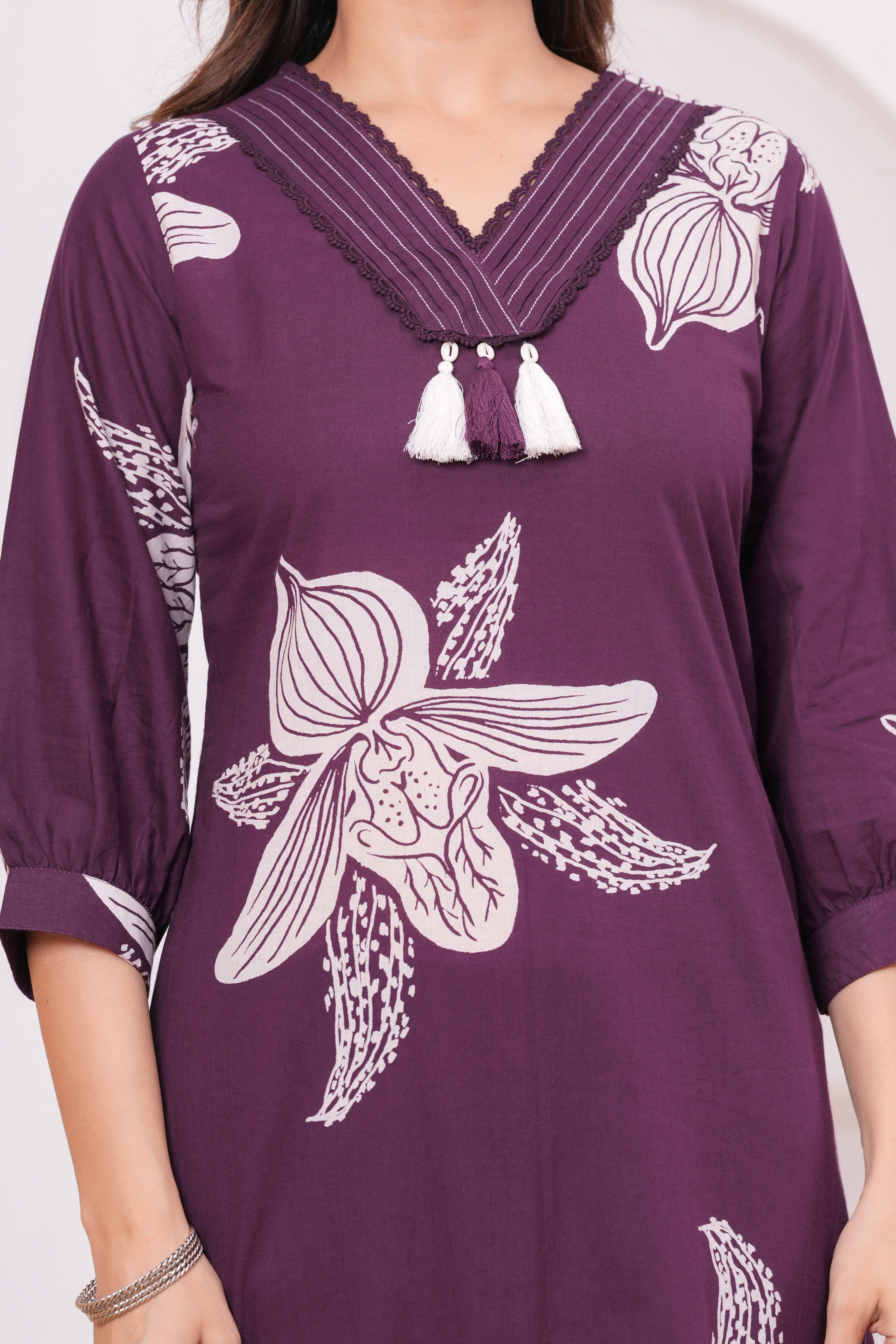 Elegant Floral Print three Piece Suit Set with Pintex V-Neck