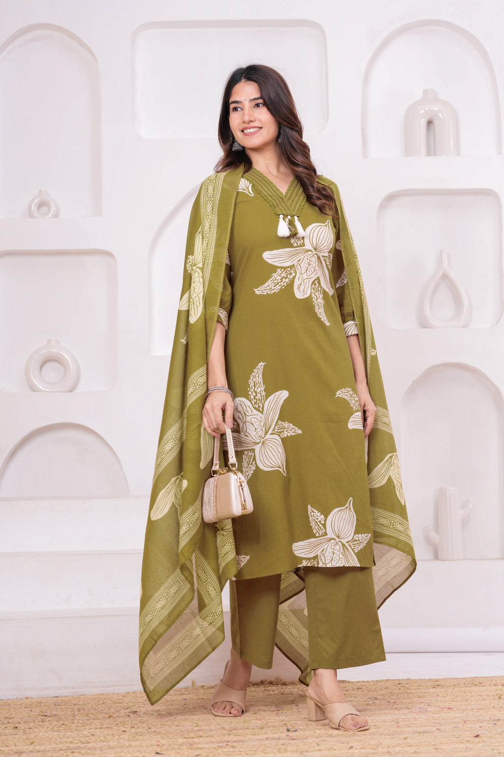 Elegant Floral Print three Piece Suit Set with Pintex V-Neck