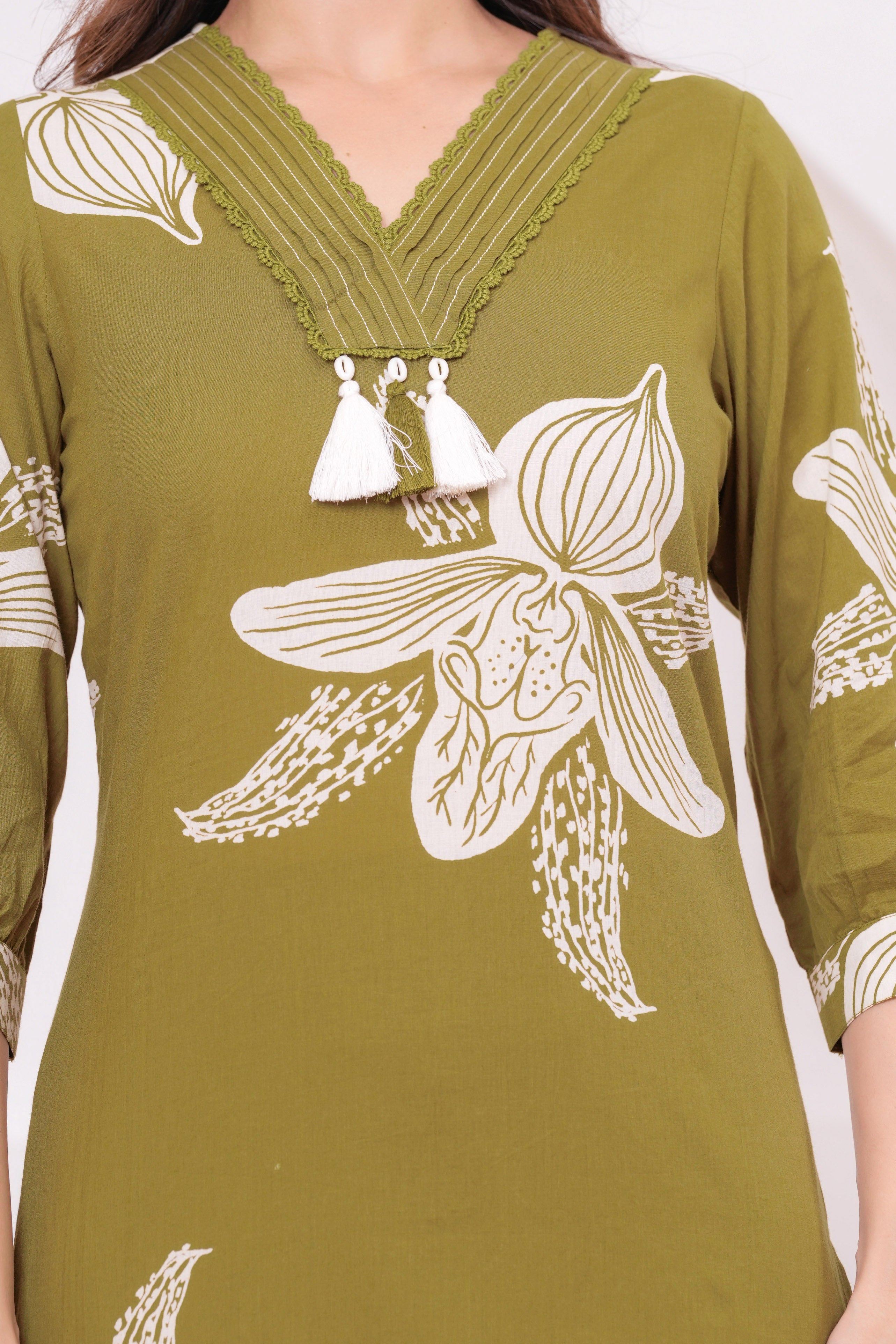 Elegant Floral Print three Piece Suit Set with Pintex V-Neck