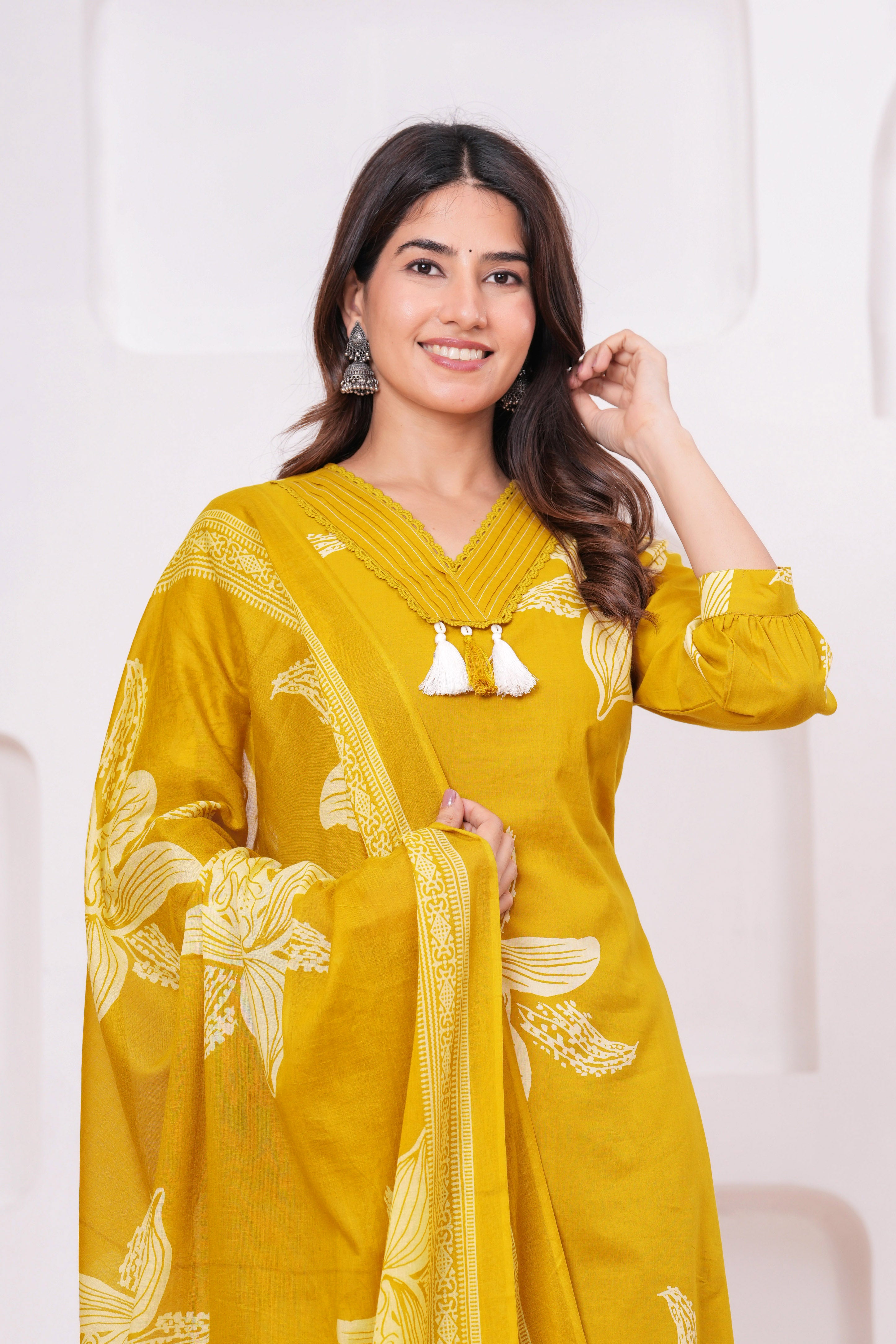 Elegant Floral Print three Piece Suit Set with Pintex V-Neck