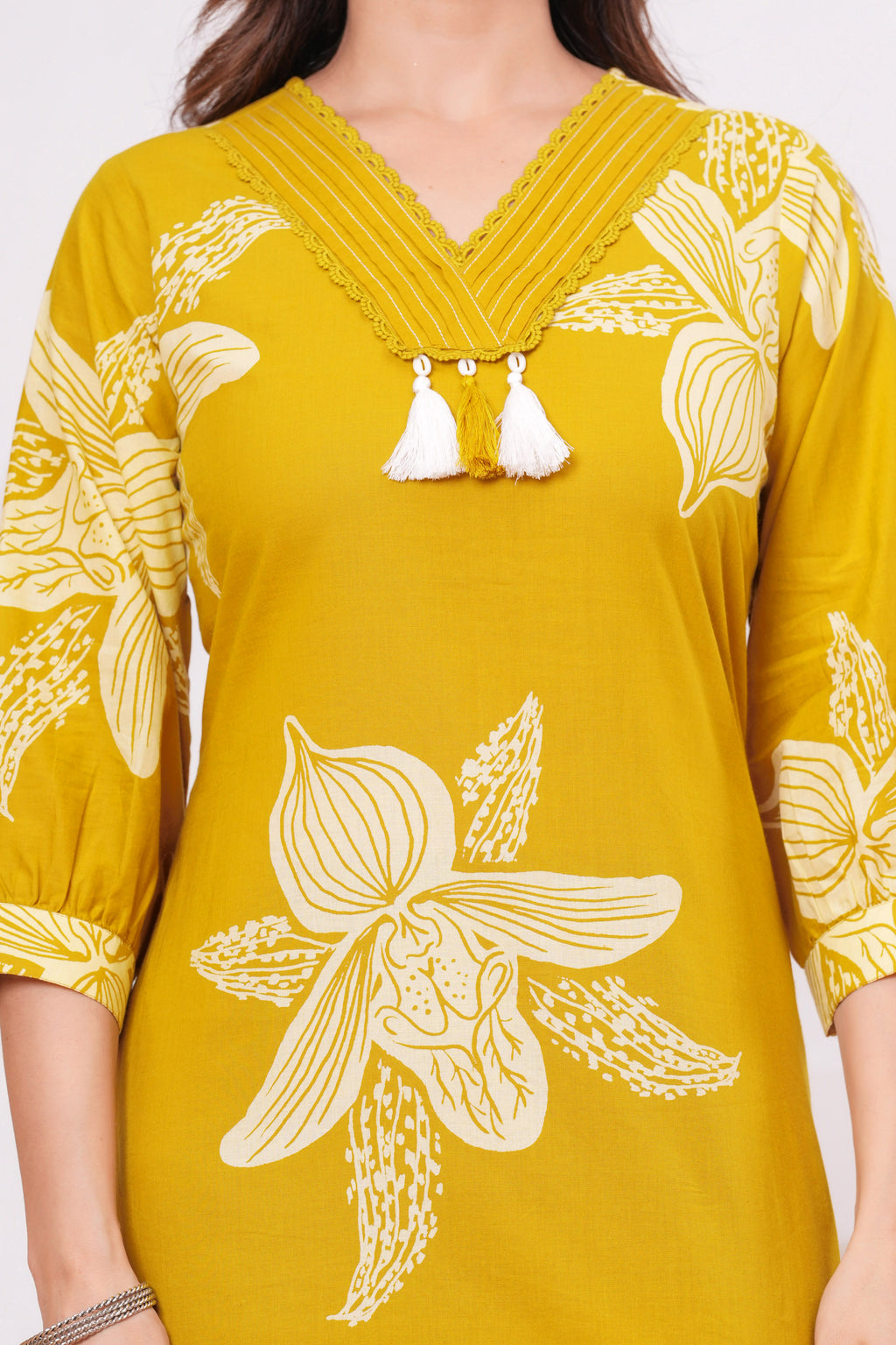 Elegant Floral Print three Piece Suit Set with Pintex V-Neck