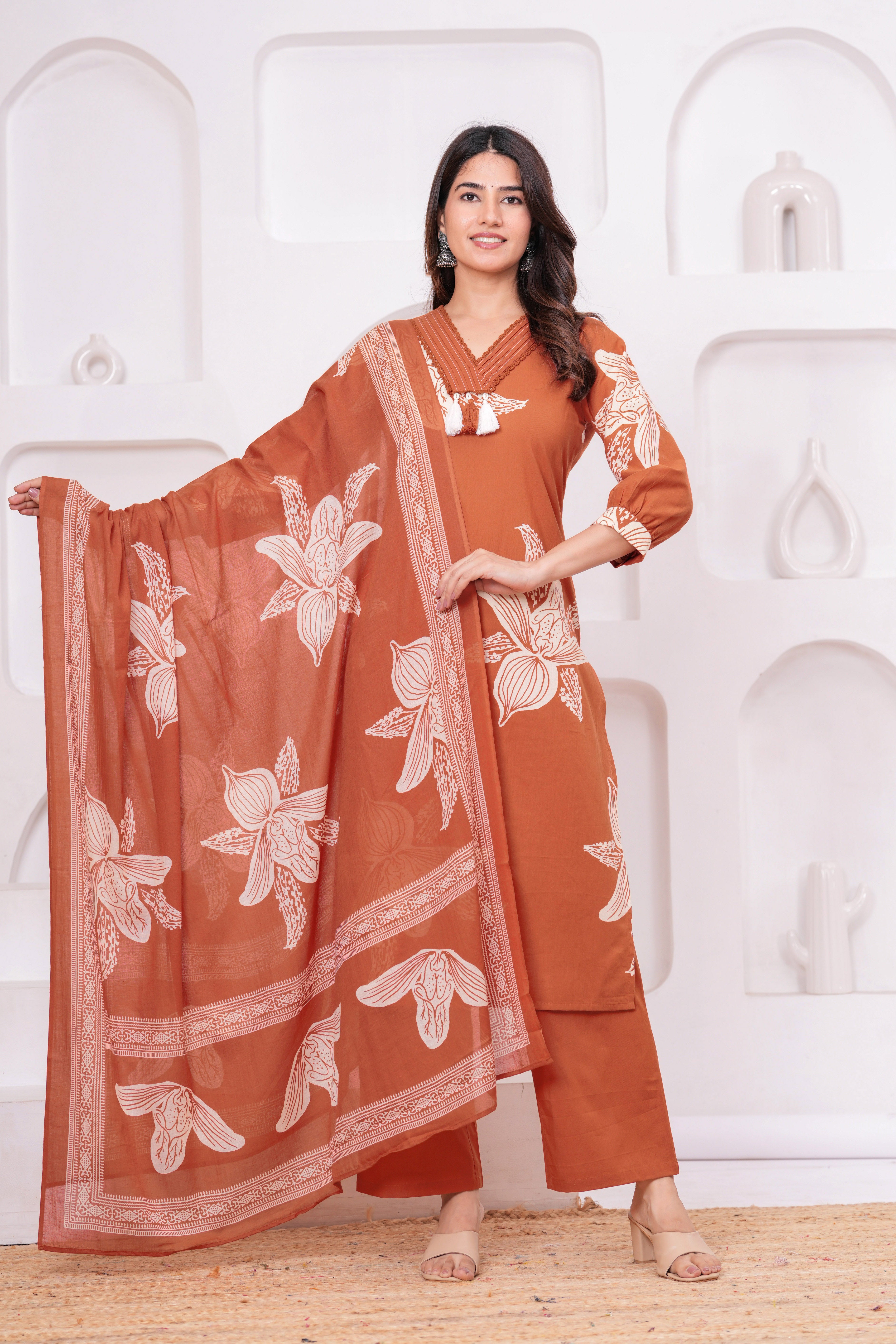 Elegant Floral Print three Piece Suit Set with Pintex V-Neck