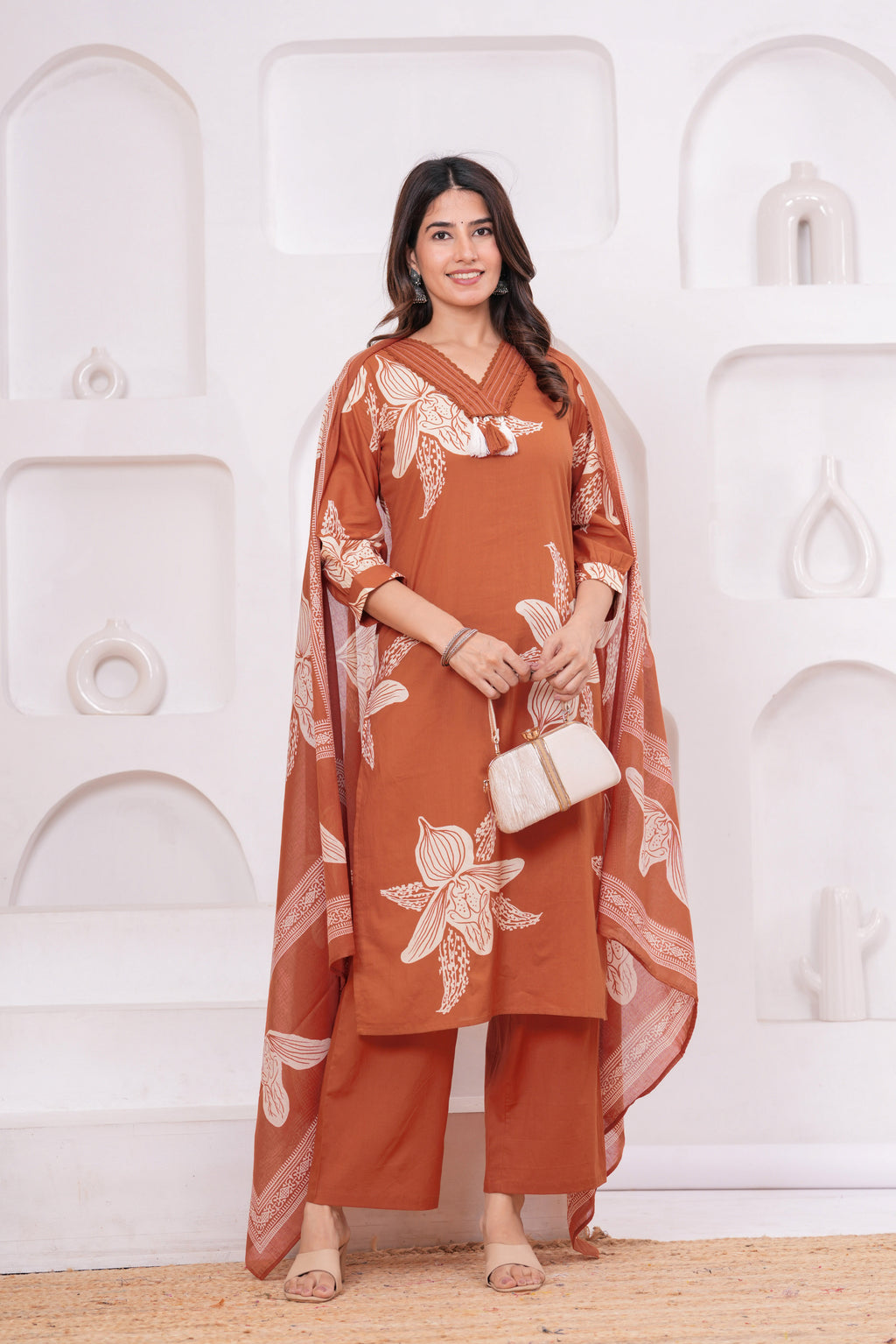 Elegant Floral Print three Piece Suit Set with Pintex V-Neck