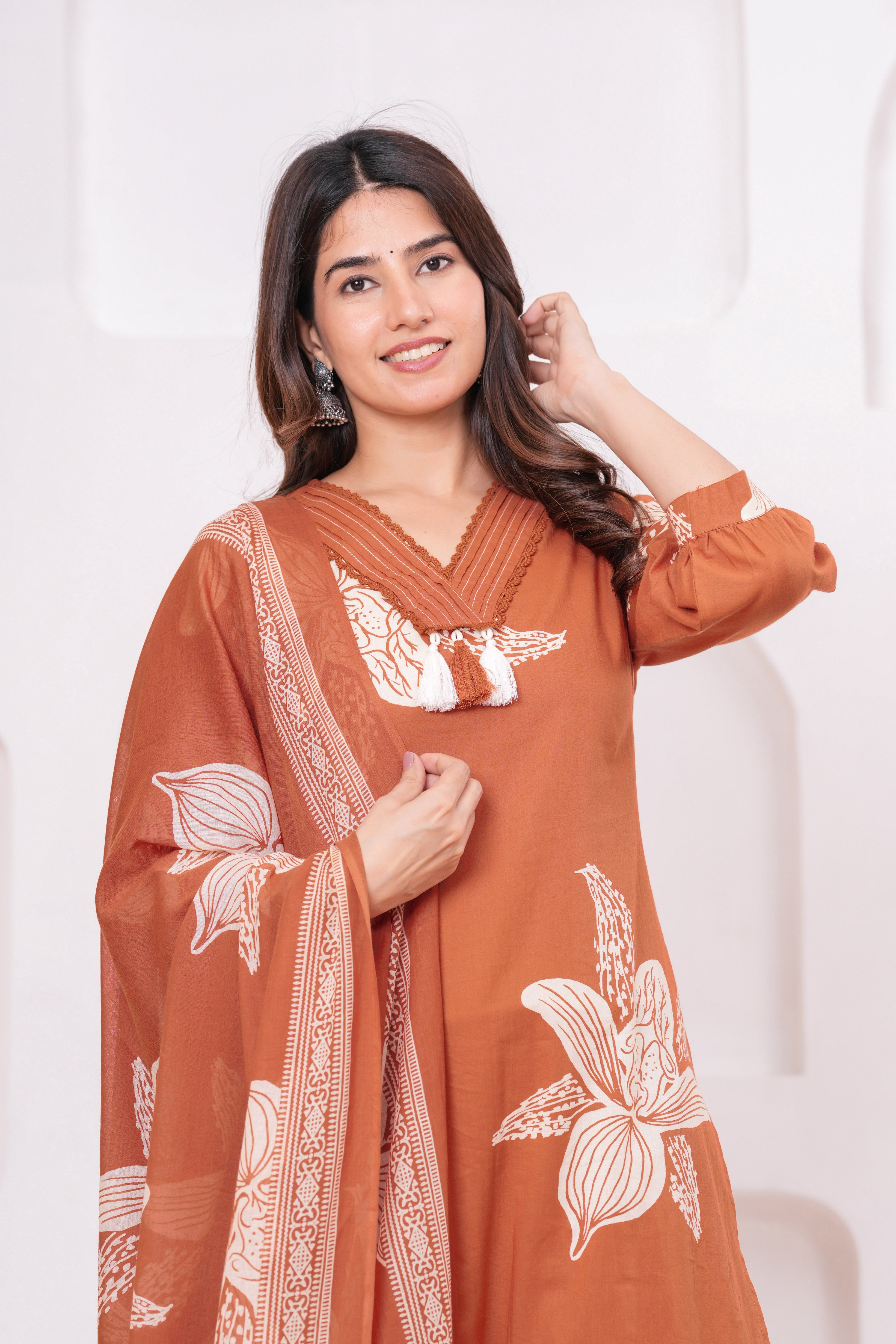 Elegant Floral Print three Piece Suit Set with Pintex V-Neck