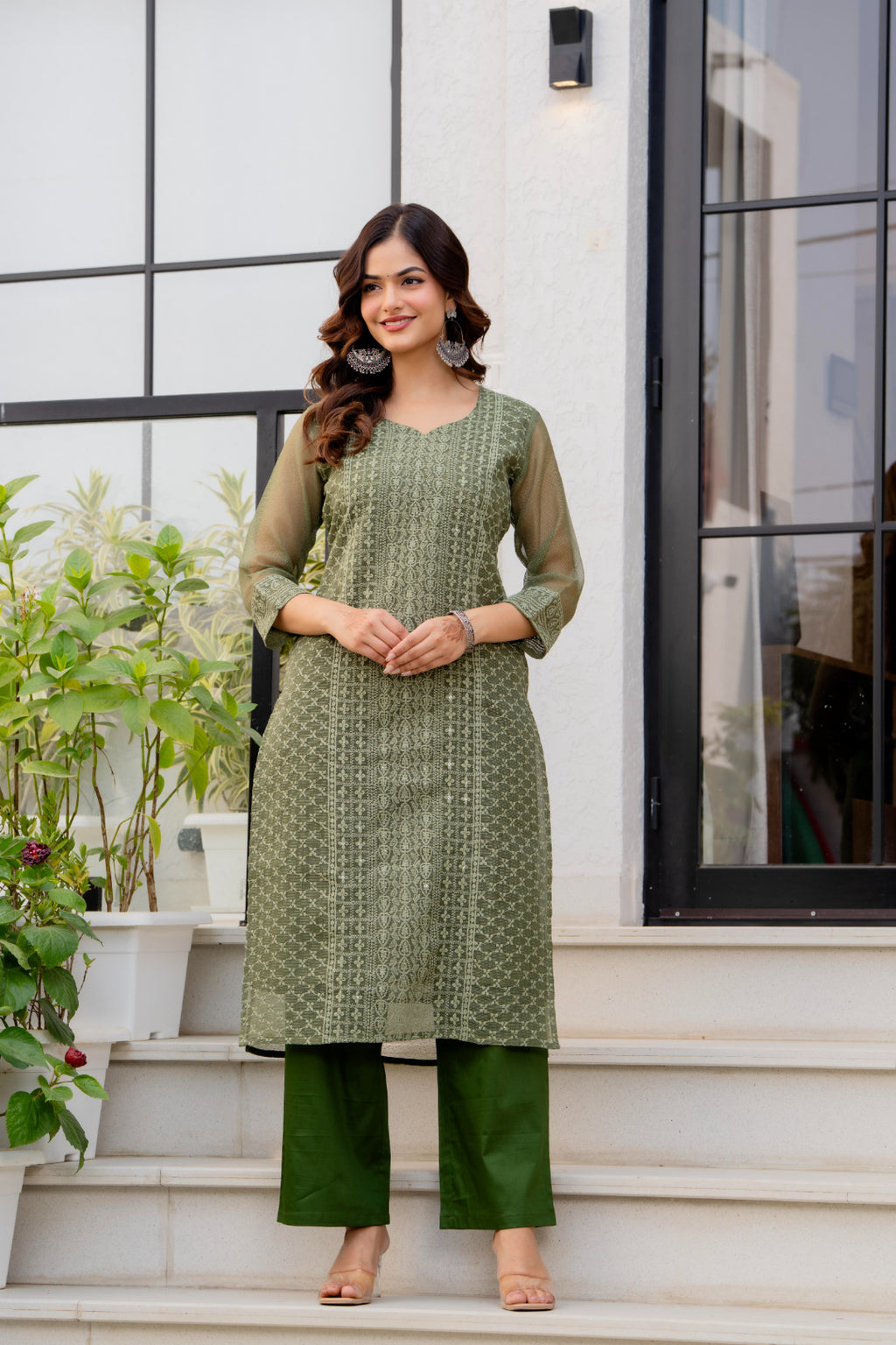 Zarizaara Special Edition:Premium Fancy Razzo Lucknowi Chikankari Kurti with Cotton Silk Pant & Embroidered Dupatta
