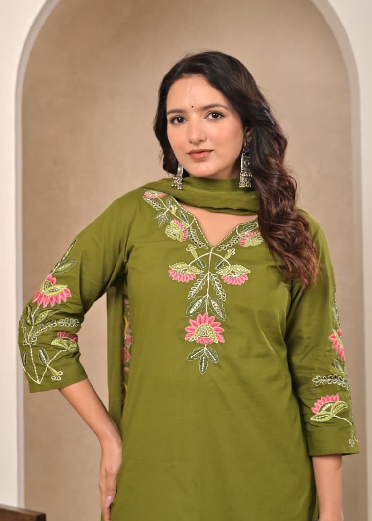 GREEN